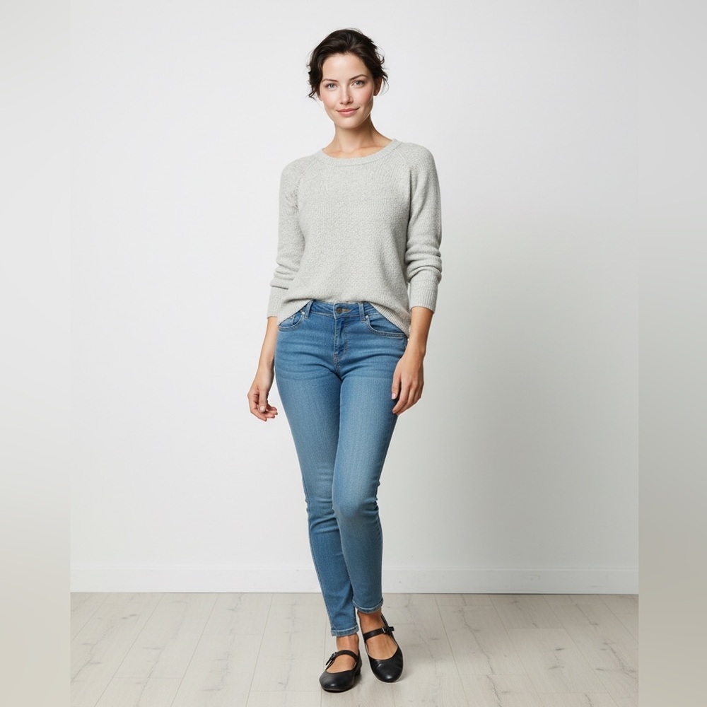 Seven 7, woman’s tapered leg jeans. Size 4